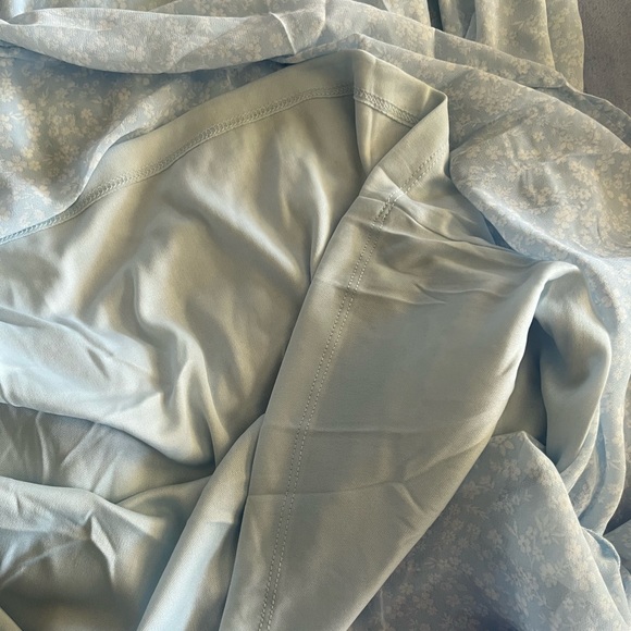 Beautiful blue white floral flutter sleeves smocked full length maxi dress nwt - Picture 8 of 8